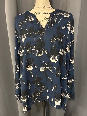 Simply Vera Vera Wang Blue Floral V-Neck Blouse